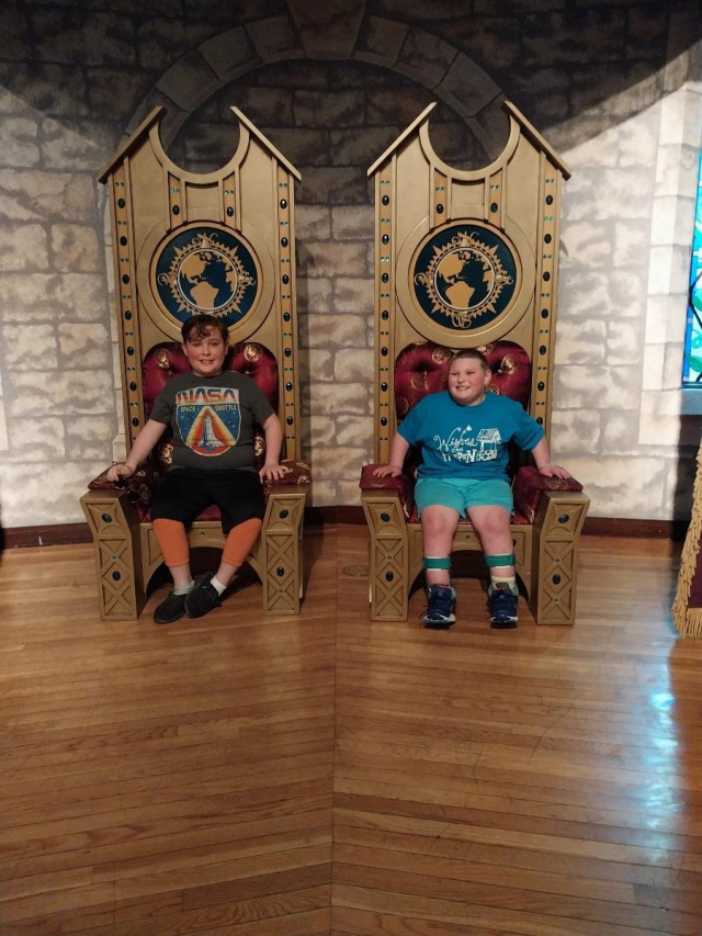 Blaine and Preston in King Chairs at GKTW